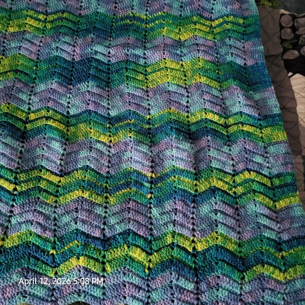 Vintage Crochet Ripple Afghan Blanket 70s Chevron Zig Zag Pastel Colors 30x33(2)